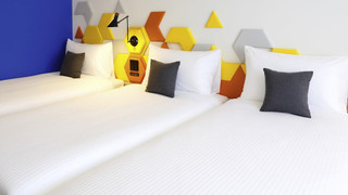 スーペリア ルーム シングルベッド 3 台