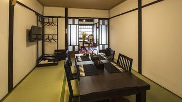 客室内のダイニングエリア / 8