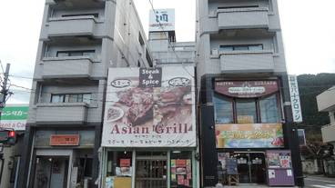 施設の入り口 / 12