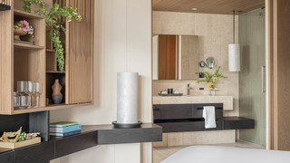 プレミア ルーム キングベッド 1 台 コーナー