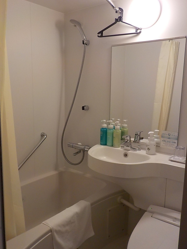 一般的なビジネスホテルと同じような浴室・洗面・トイレです。