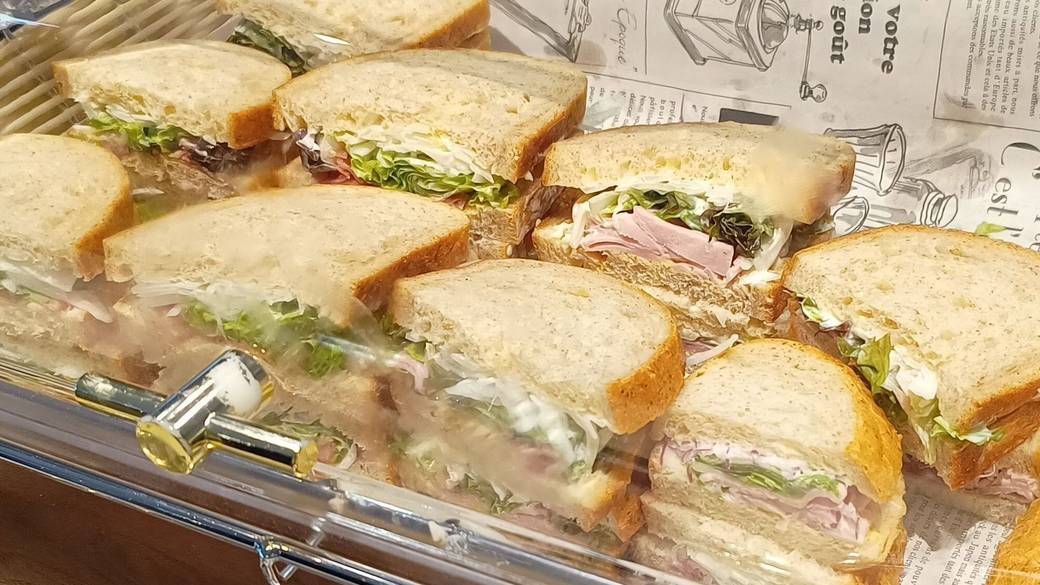 老舗の味も堪能できる
種類豊富な朝食ブッフェ / 2