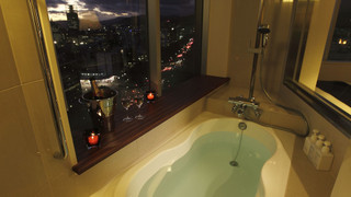 [禁煙]スタイリッシュコーナーダブル(22sqm)〈キングベッド,ビューバス〉