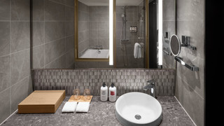 クラシック ルーム キングベッド 1 台 クラブラウンジ利用可 (Bath)