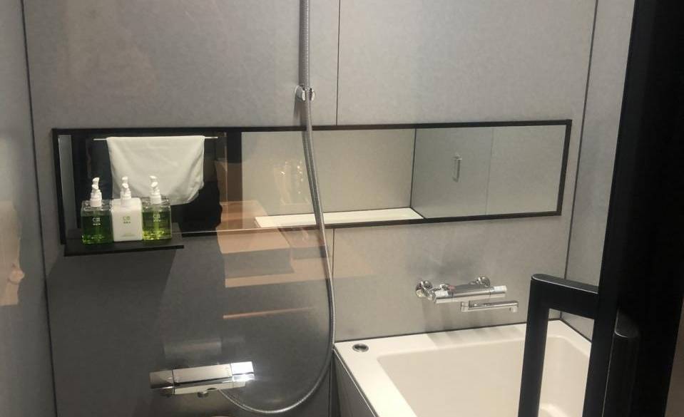 スッキリきれいな
バスルームでゆっくり / 3