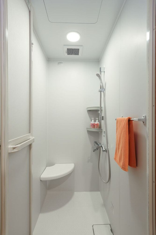 バスルームのシャワー