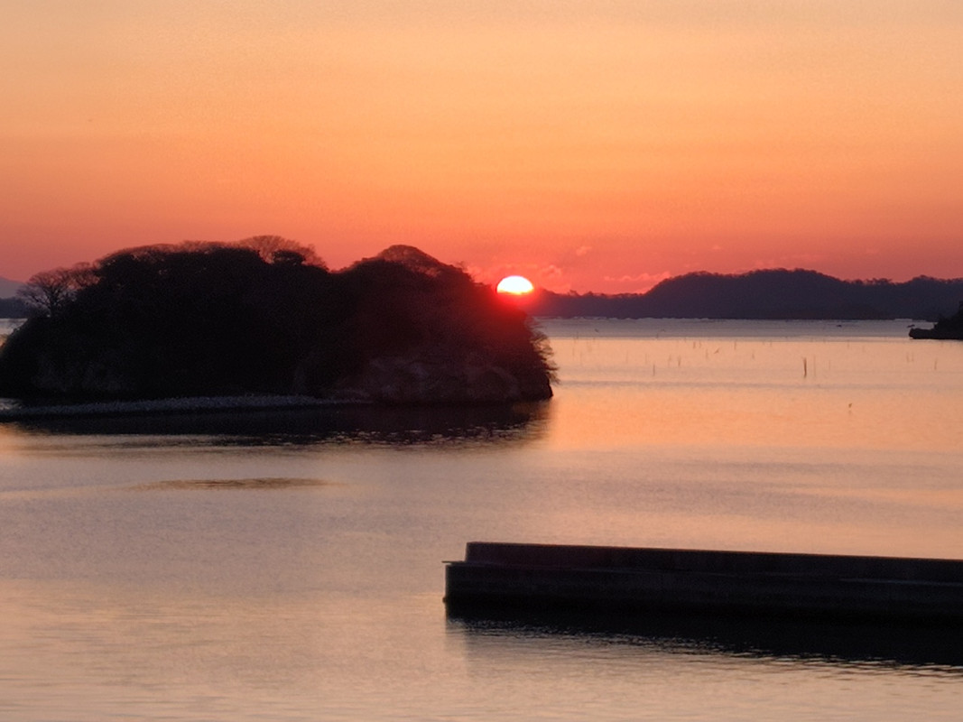 予約制の貸切風呂からの朝焼け