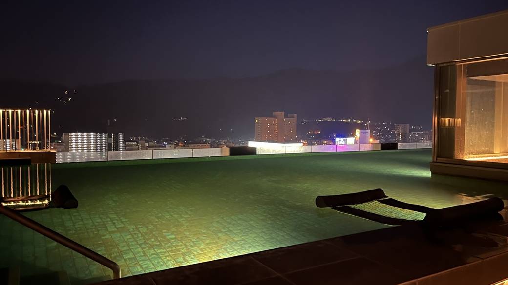 ナイトプールの様子 / 3