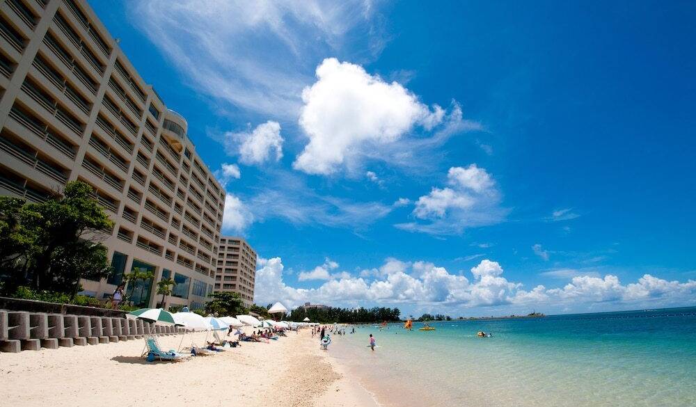 ホテル目の前のビーチ / 1