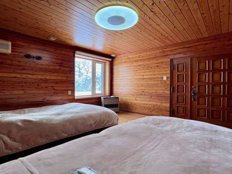 Yellow House by Lake TOYA / 5