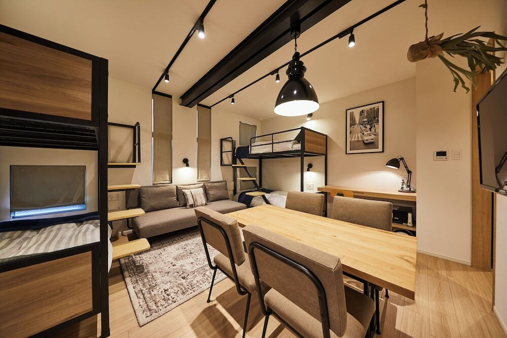 客室内のダイニングエリア