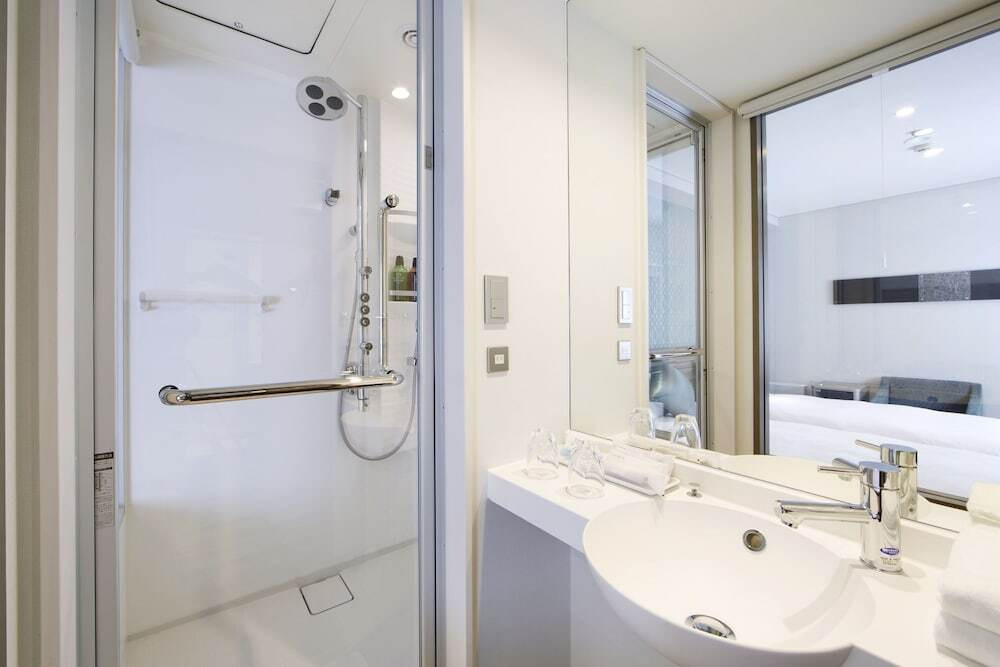 バスルームのシャワー