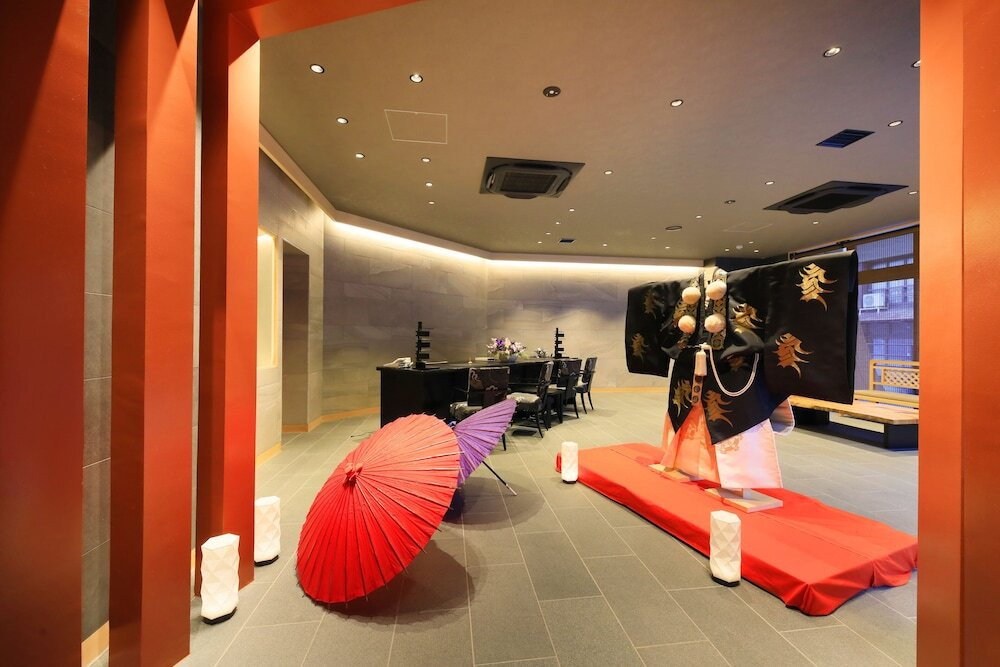 成田山新勝寺から徒歩約2分。まるで泊まれる歌舞伎美術館4249547