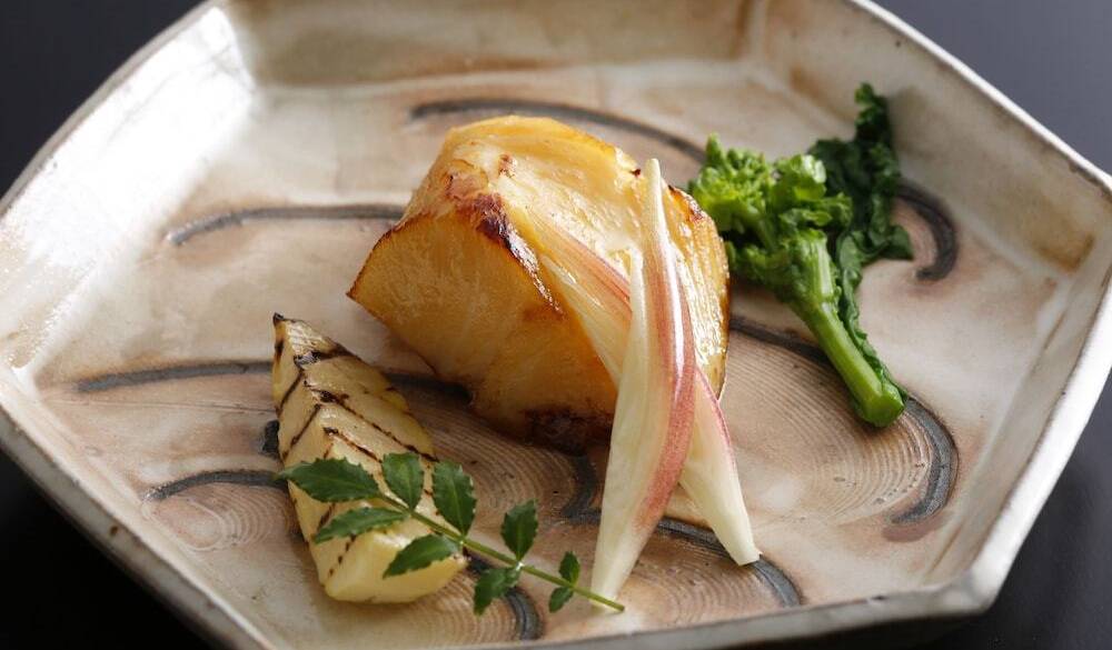 シェフ厳選の食材を味わう
鮮やかな和フレンチ / 4