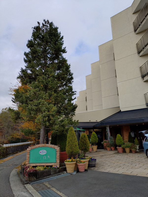 川沿いにあります