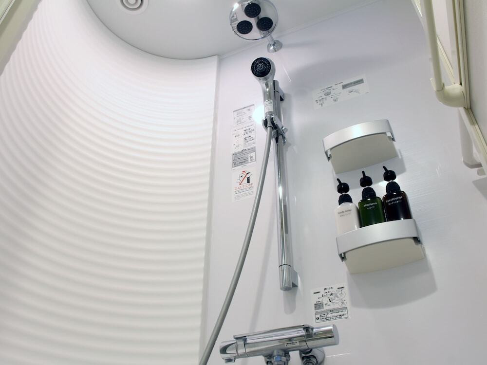 バスルームのシャワー