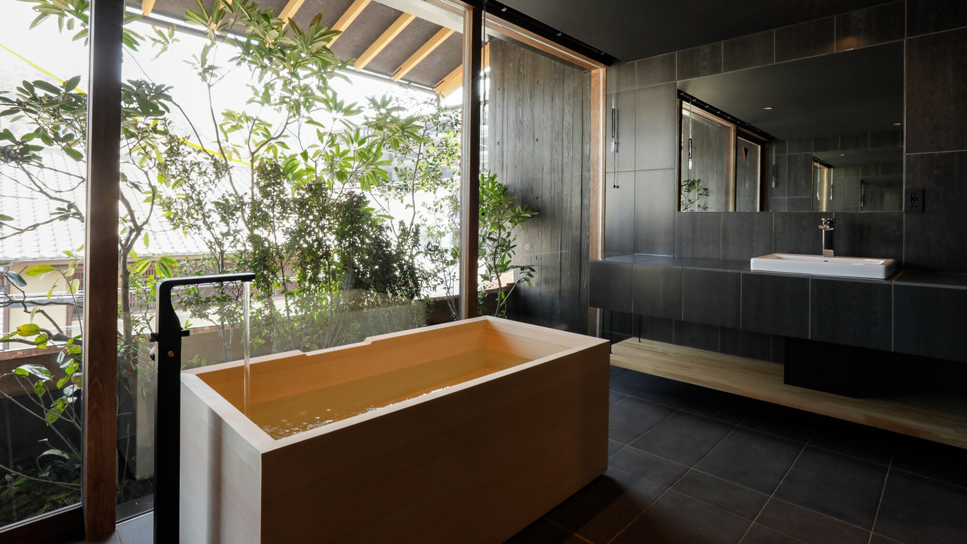 静けさにそよぐ京都の風を感じながら寛ぐ4008367