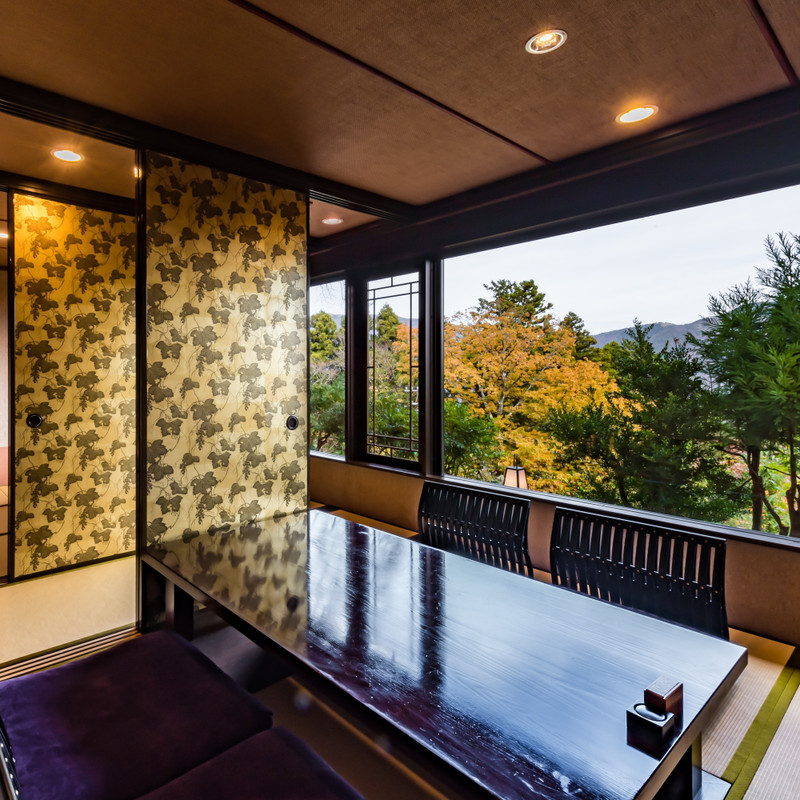 グランドフロアー個室食事処