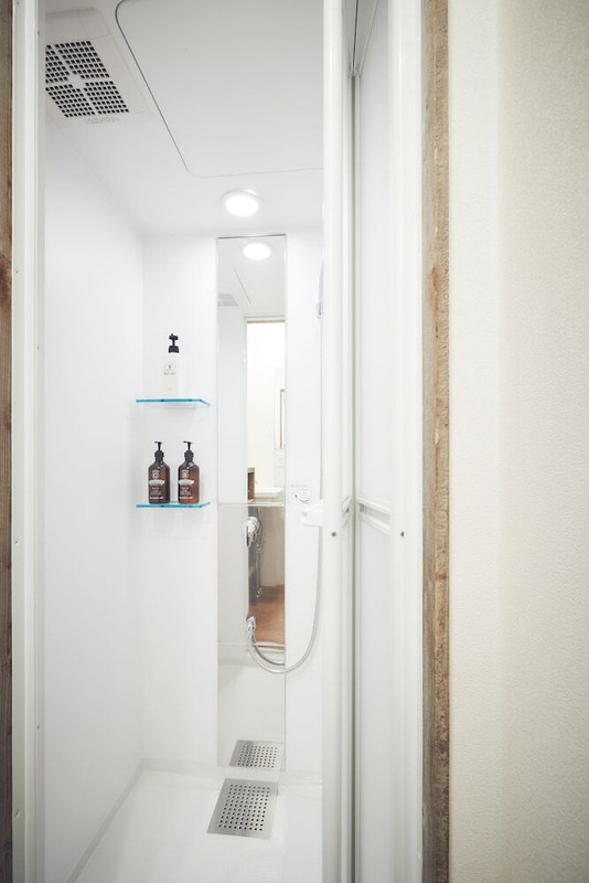 バスルームのシャワー