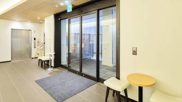 内部エントランス / 2