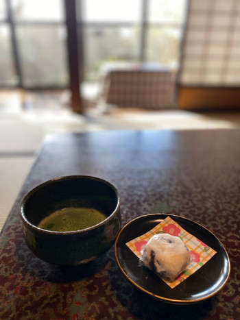 どこか懐かしい客室でボーっと海を眺めて3712279