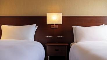 客室 / 27
