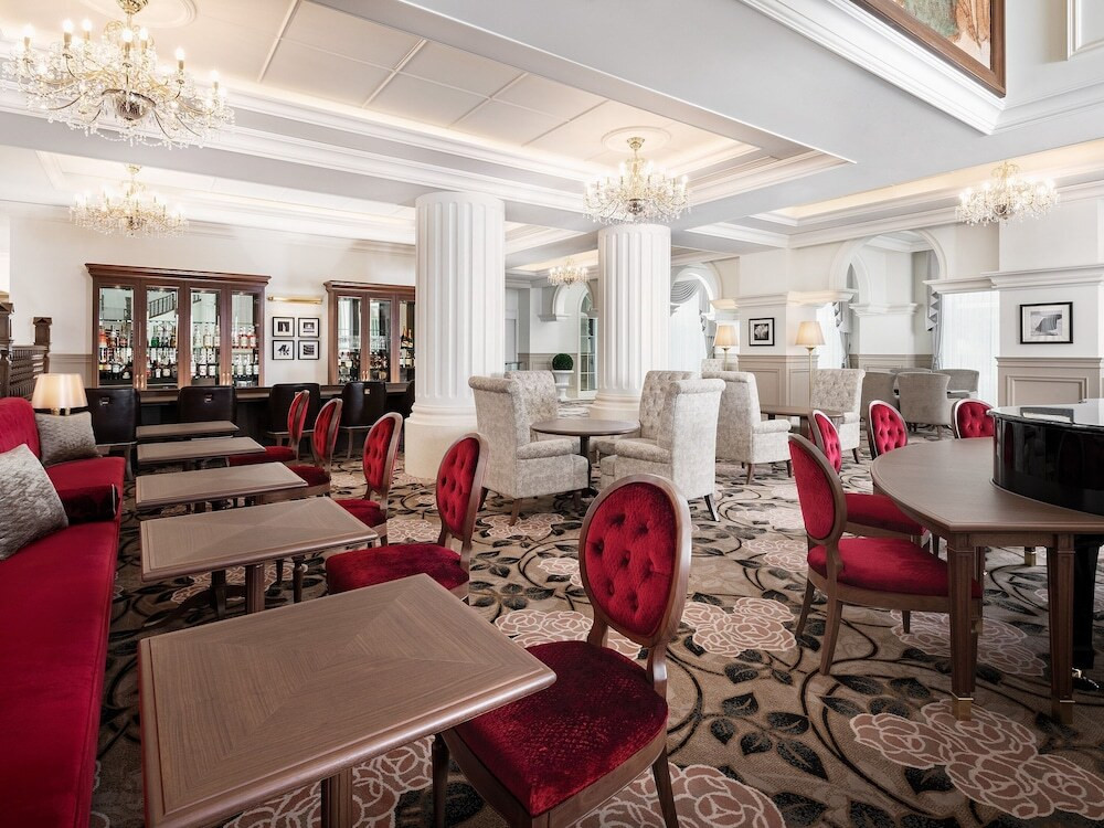 ラウンジ「ルネサンス」内観