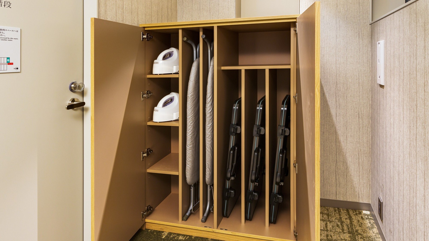 アイロン、ズボンプレッサー