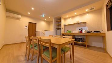 客室内のダイニングエリア / 9