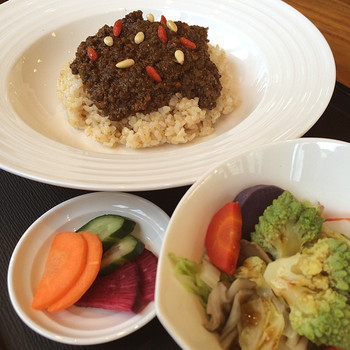 「旬穀旬菜カフェ」料理 1072108 10食限定の薬膳カレーを玄米で☆1050円
今月は黒の薬膳ドライカレーです＼(^o^)／