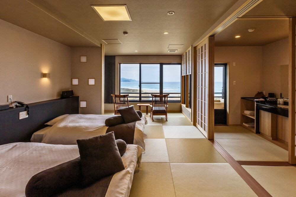 温泉展望ヒノキ風呂付客室②