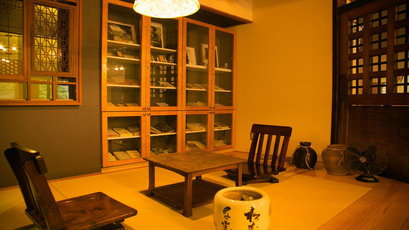 谷川岳を間近に感じ、たっぷりの源泉露天風呂を2人占め♡4026129