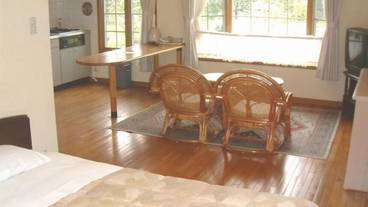 客室内のダイニングエリア / 3