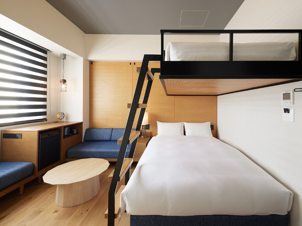 本に囲まれたカフェでこだわりの朝食を3759146