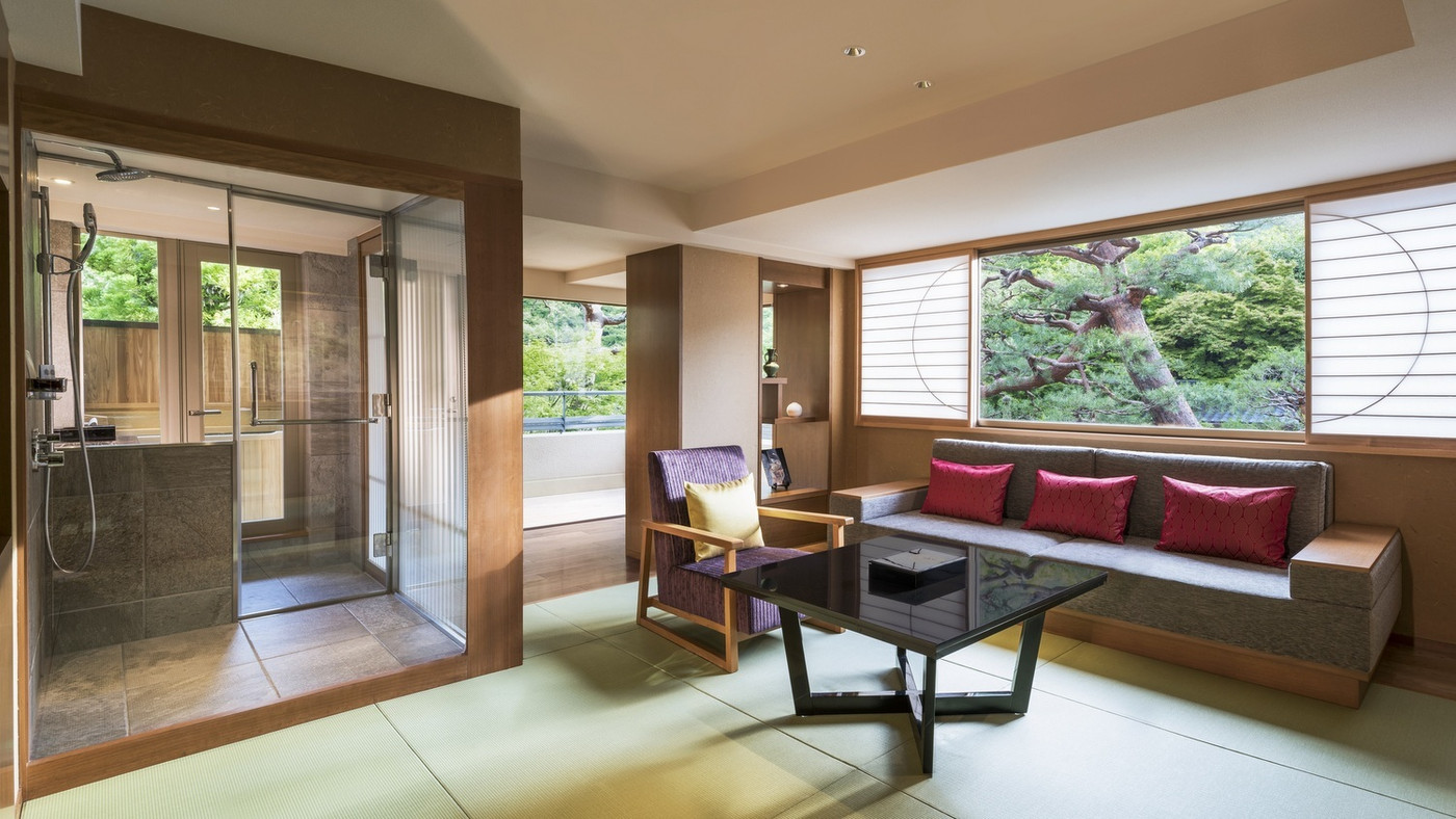 嵐山を一望できる歴史的建造物のレストランが素敵3446869