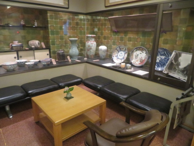 陶磁器のギャラリーがあります