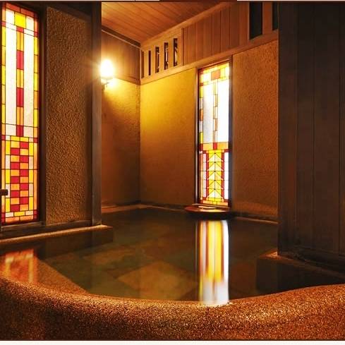 ステンドグラスが
美しい貸切風呂へ / 1