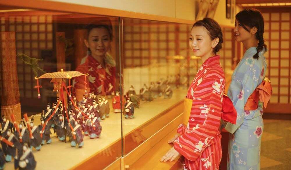 ギャラリースペースの人形絵巻 / 3