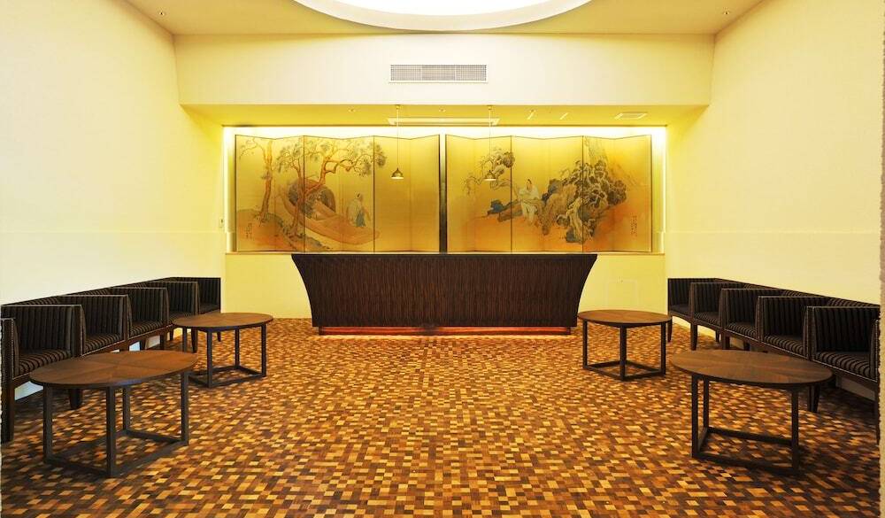 薫林棟ロビー / 2