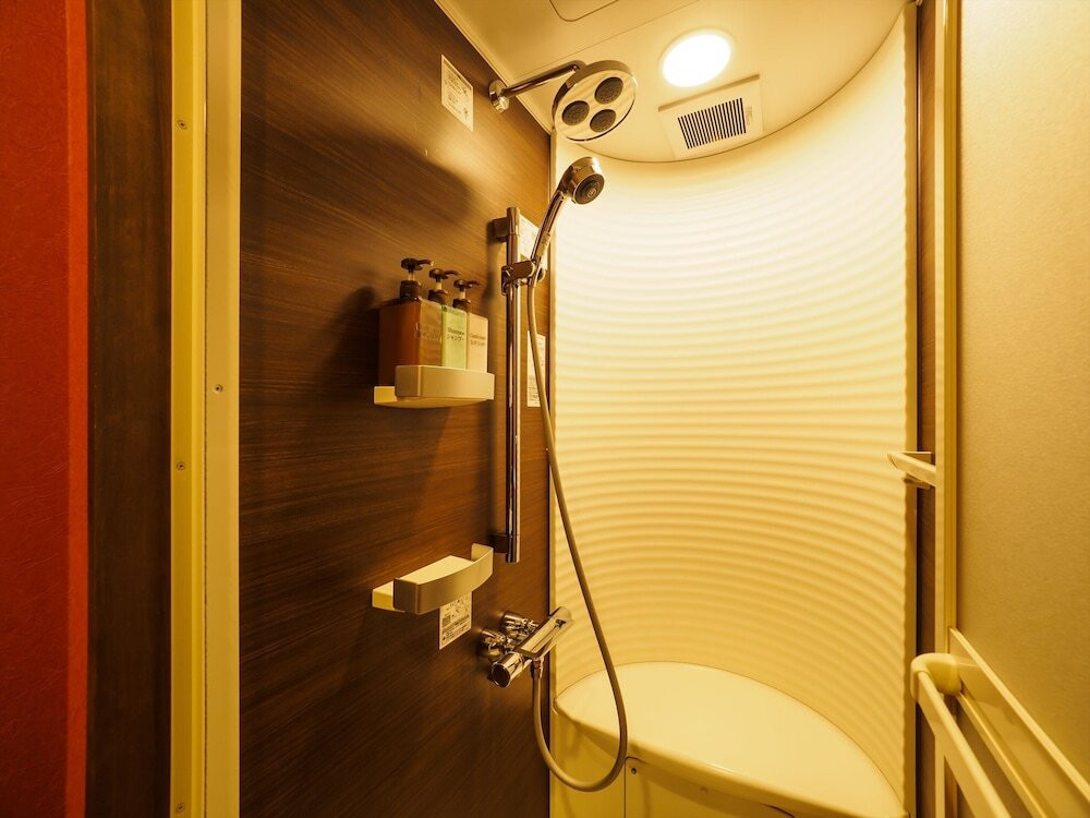 バスルームのシャワー