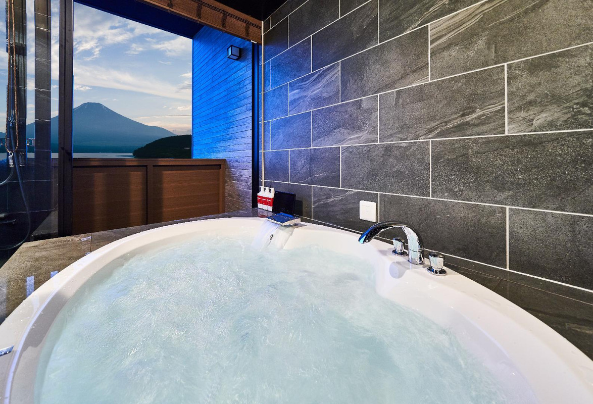 ジャグジーバス一例(富士山側)