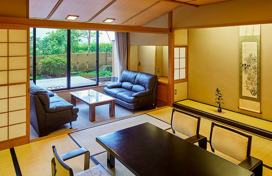 伊香保の山々を望む
広い客室やテラス / 3