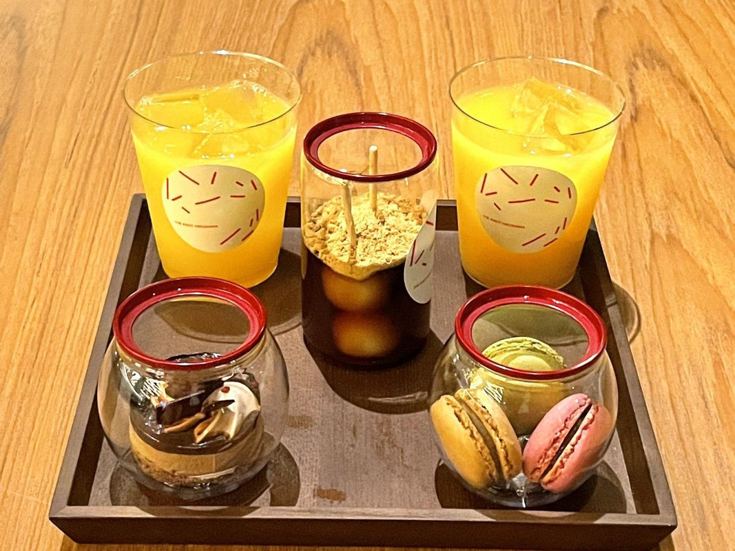 ルーフトップバーKei／カップスイーツとドリンク一例
