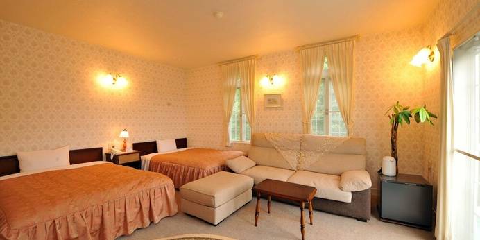 伊豆高原 猫のいるお宿 プチホテル フロマージュ（静岡県 ペンション） / 1