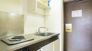 4 人部屋 (ハウスキーピングは有料オプション)