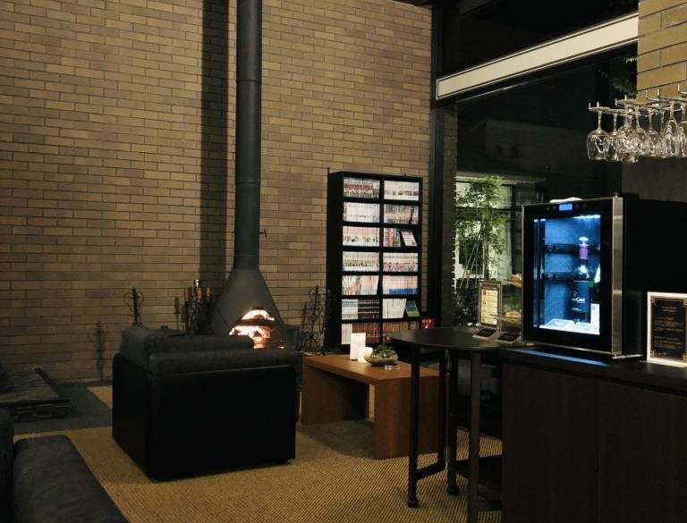 ラウンジの暖炉 / 1