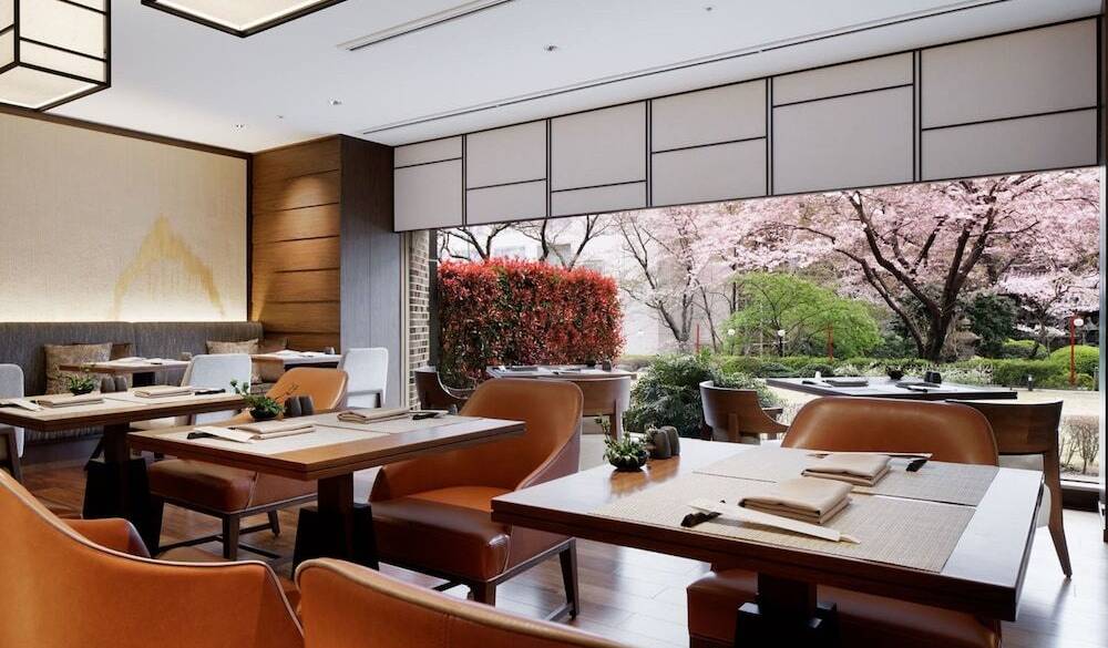 日本庭園が見渡せる / 2