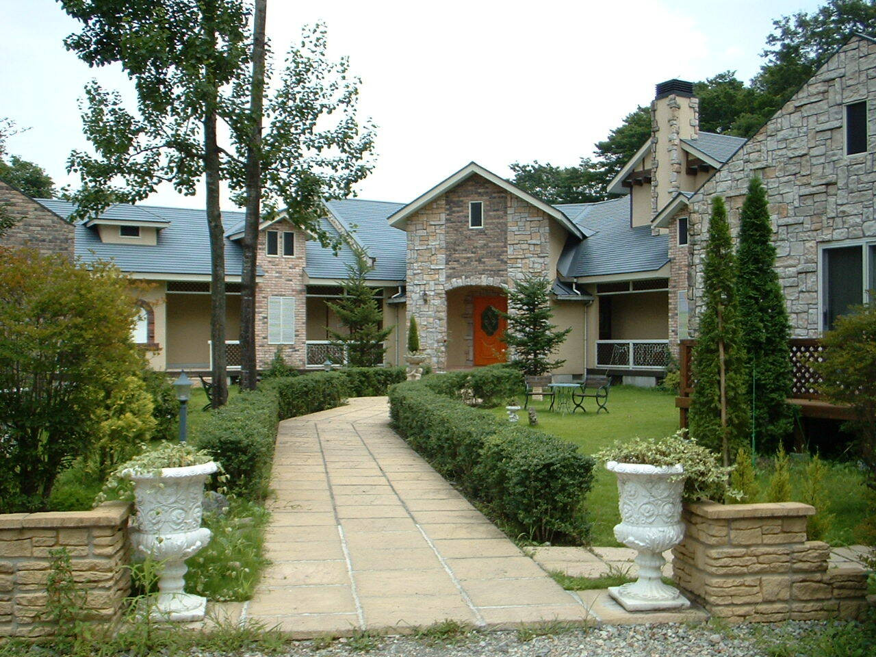 「輪舞曲」 外観 737502 輪舞曲