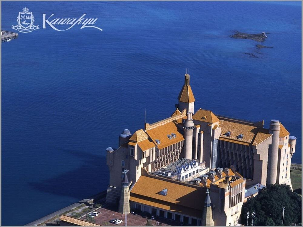 湖畔に佇むヨーロッパのお城のようなホテル4246474