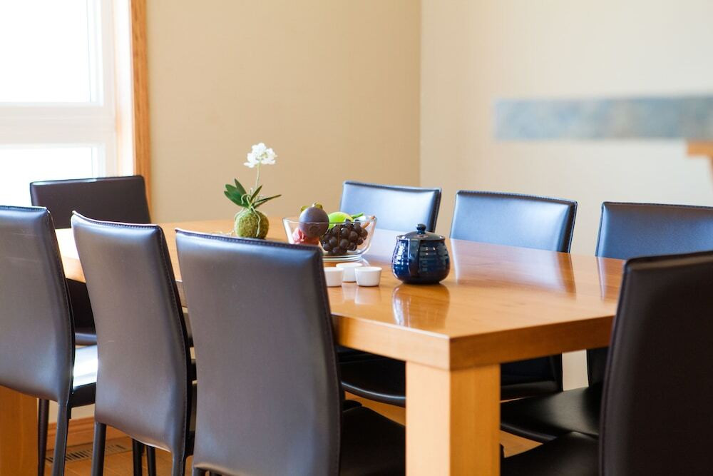 客室内のダイニングエリア